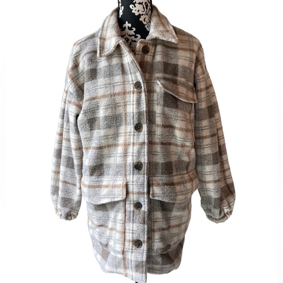 Universal Threads Shacket - Picture 2 of 7